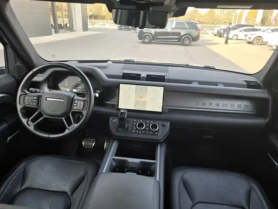Land Rover guard Land Rover Defender 2025 110 3.0T P400 X 2024 — миниатюра 5
