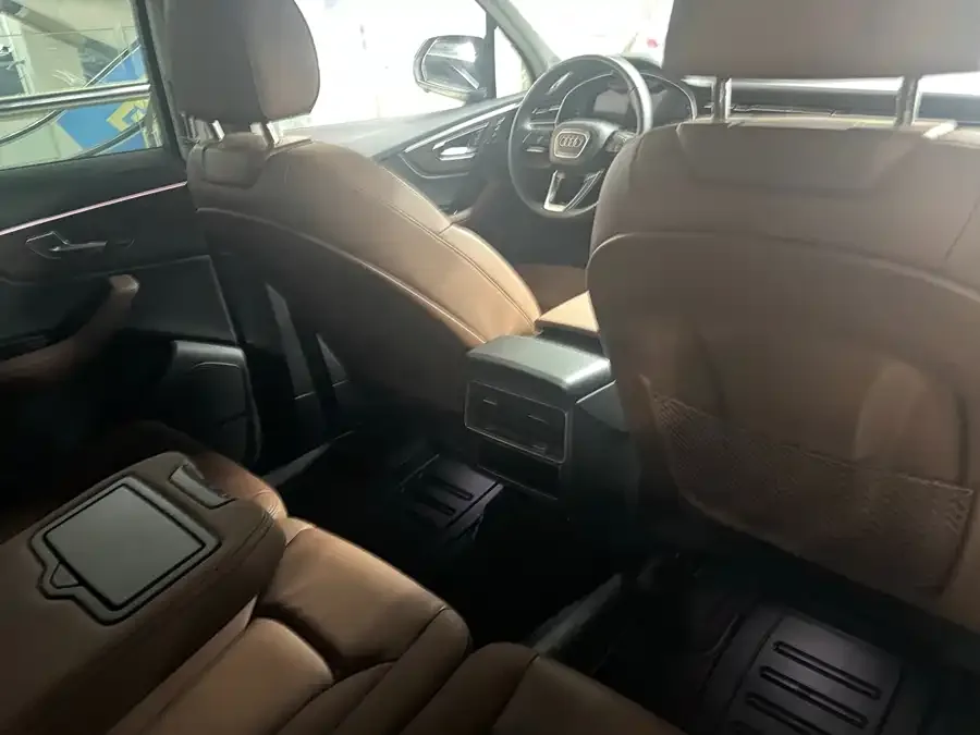 Audi Q7 2023 55 TFSI quattro S line sports model 2024 — миниатюра 2