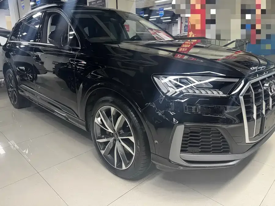 Audi Q7 2023 55 TFSI quattro S line sports model 2024 — миниатюра 3
