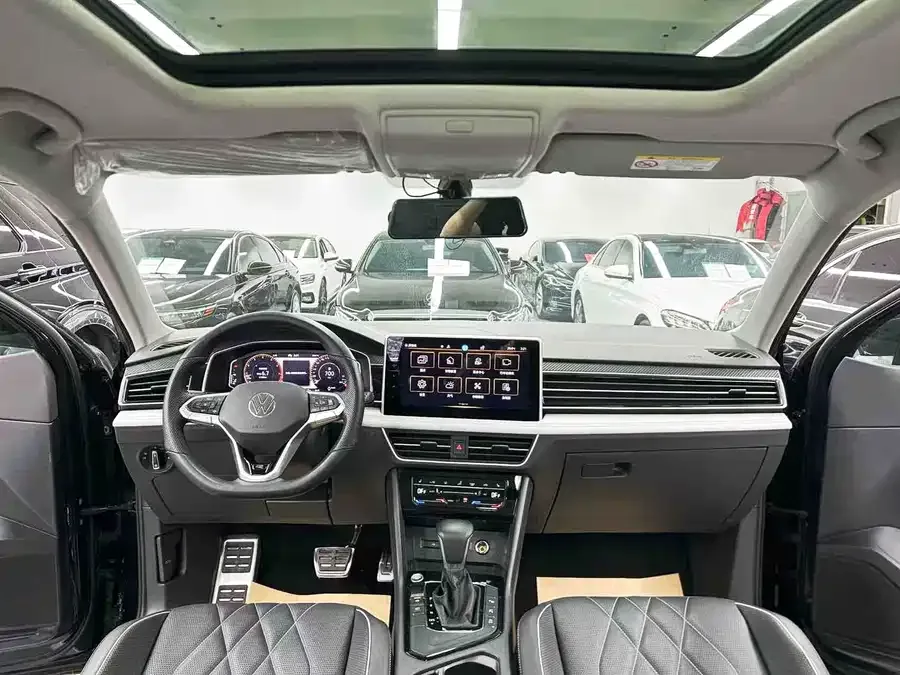 Volkswagen Tiguan L Tiguan L 2024 330TSI Automatic 2WD R-Line Enjoy Edition 2024 — миниатюра 3