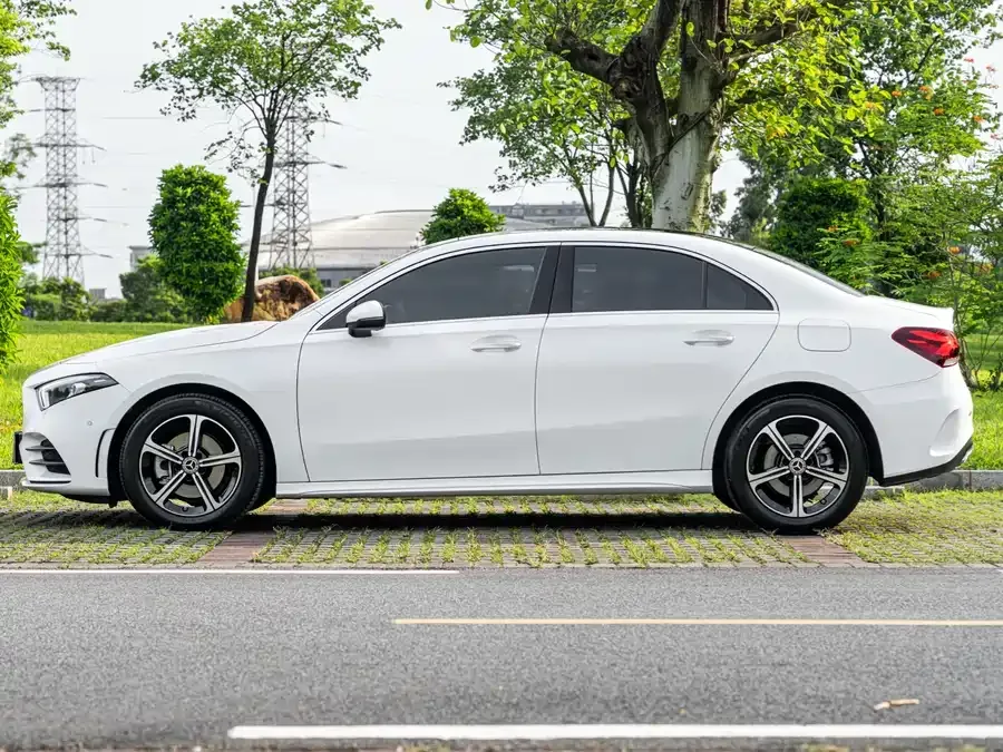 Mercedes-Benz Class A Mercedes-Benz A-Class 2022 Model II A 200 L Sports Sedan Fashion Model 2022 — миниатюра 4