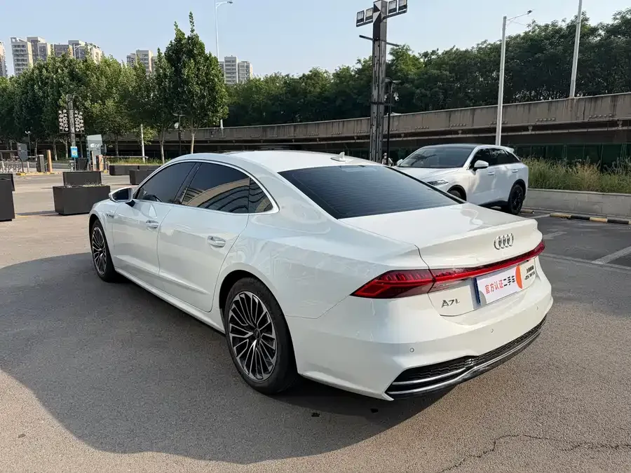 Audi A7L 2024 45 TFSI Luxury Edition 2024 — миниатюра 3