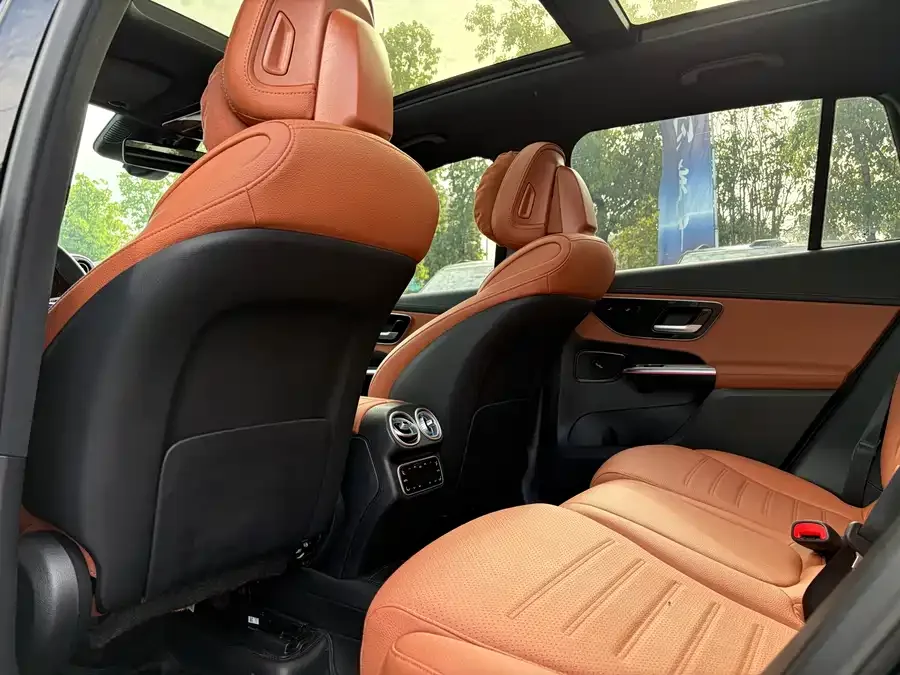 Mercedes-Benz GLC-Class Mercedes-Benz GLC 2024 GLC 260 L 4MATIC luxury 5-seater 2024 — миниатюра 3