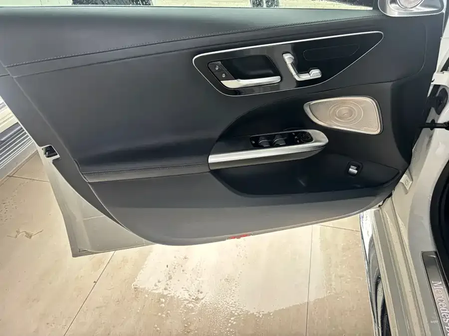 Mercedes-Benz Class C Mercedes-Benz C-Class 2025 C 260 L Sports Edition 2024 — миниатюра 5