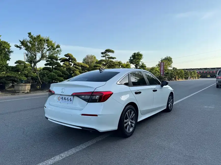 Honda CIVIC 2022 Civic 240TURBO CVT Dynamic Edition 2023 — миниатюра 4