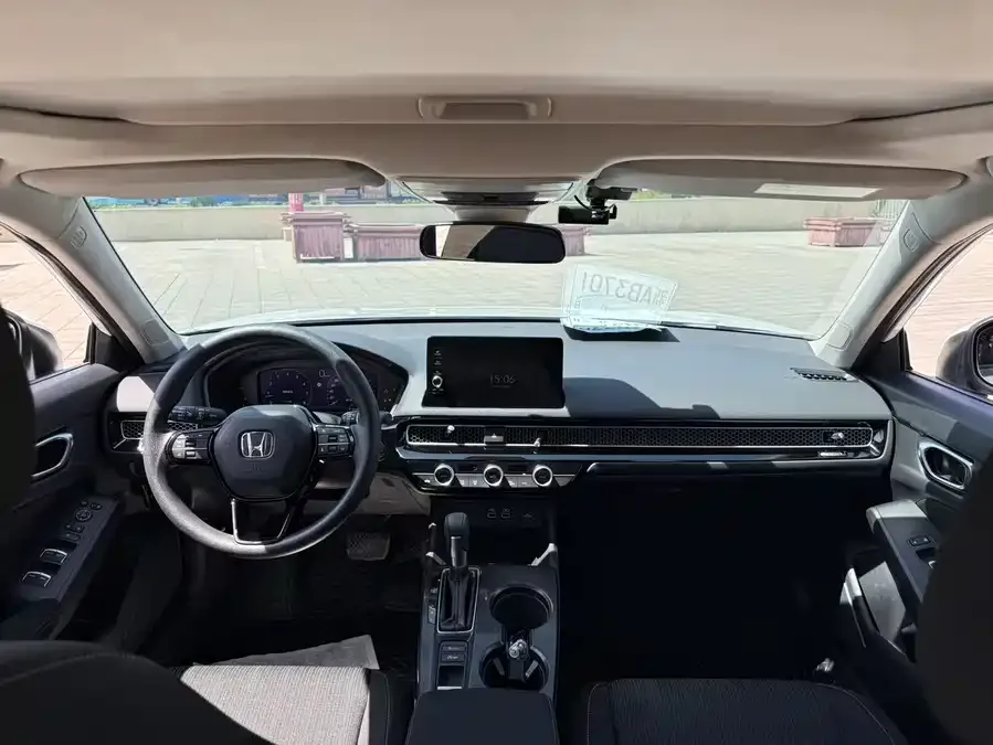 Honda CIVIC 2023 Civic 240TURBO CVT Power Edition 2023 — миниатюра 2