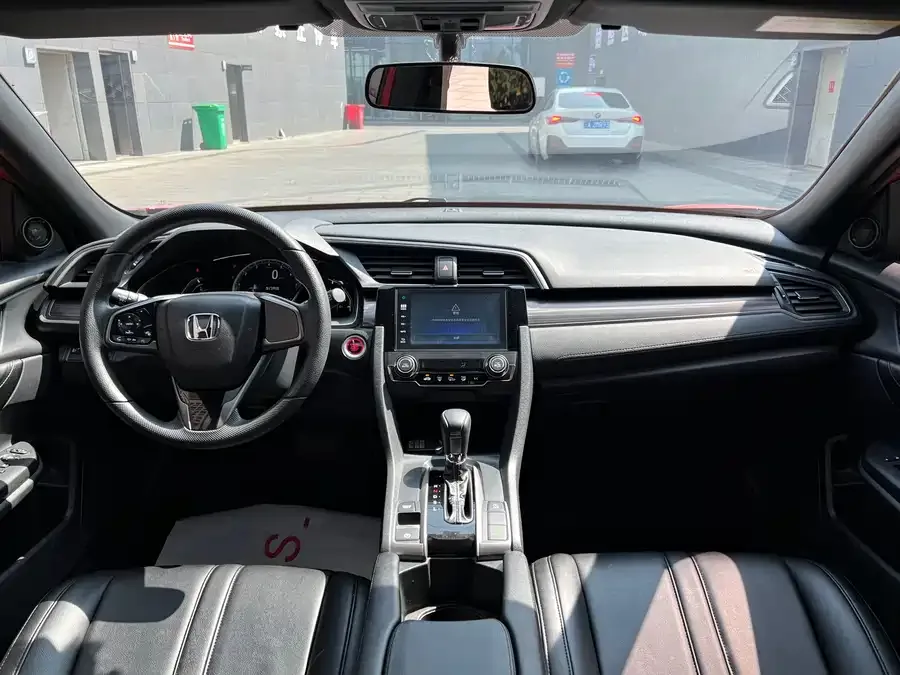 Honda CIVIC Civic 2021 HATCHBACK 220TURBO CVT New Control 2022 — миниатюра 4