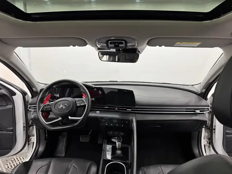 Hyundai Elantra Elantra 2022 1.5L CVT LUX Premium Edition 2022 — миниатюра 2