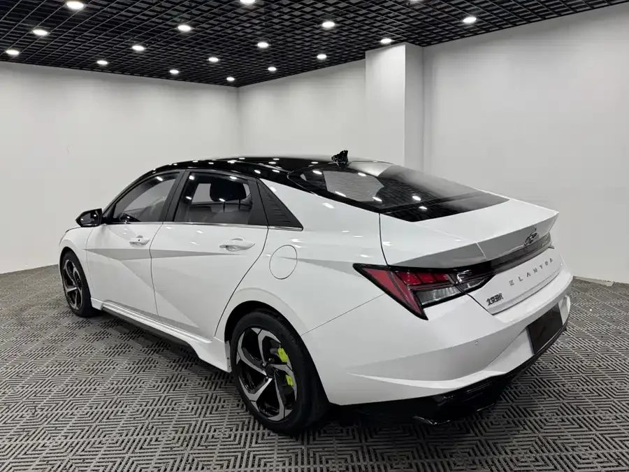 Hyundai Elantra Elantra 2022 1.5L CVT LUX Premium Edition 2022 — миниатюра 3