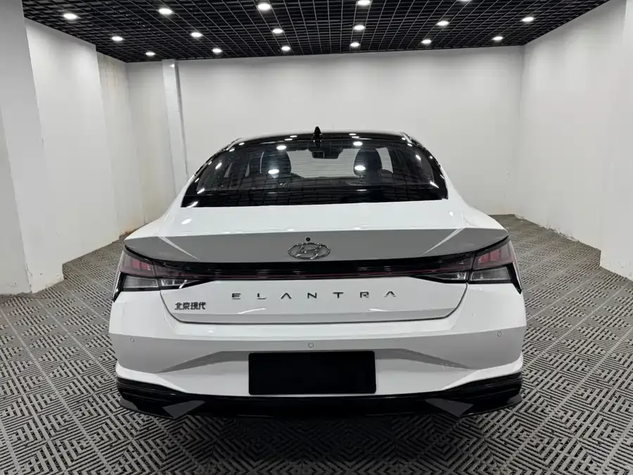 Hyundai Elantra Elantra 2022 1.5L CVT LUX Premium Edition 2022 — миниатюра 5