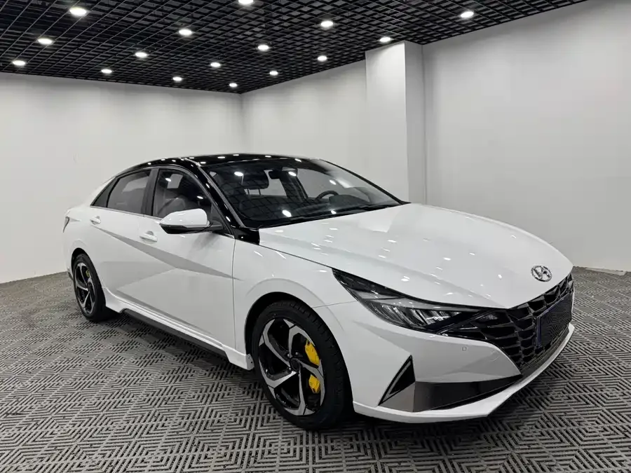 Hyundai Elantra 2022
