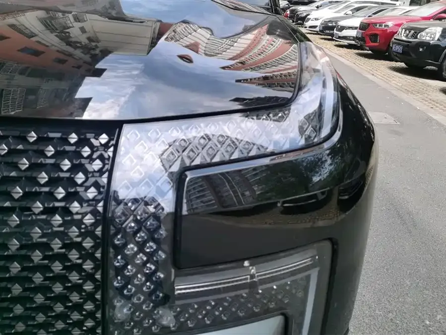 BYD U8 Looking up to U8 2023 Deluxe Edition 2025 — миниатюра 5