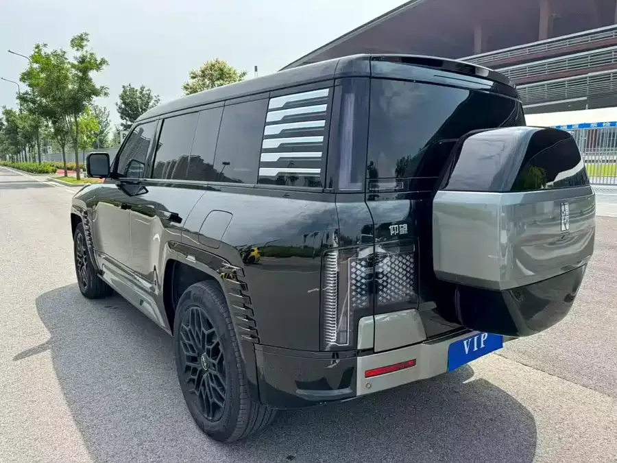 BYD U8 Looking up to U8 2023 Deluxe Edition 2024 — миниатюра 3
