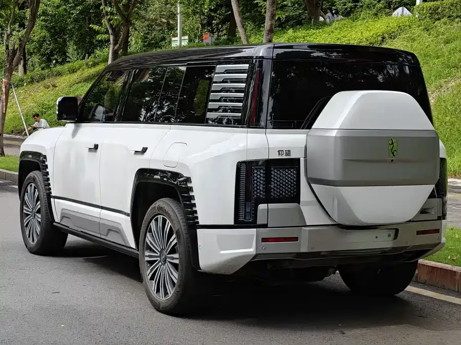 BYD U8 Looking up to U8 2023 Deluxe Edition 2024 — миниатюра 2