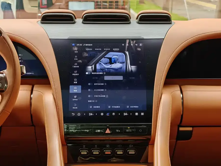 BYD U8 Looking up to U8 2023 Deluxe Edition 2024 — миниатюра 3