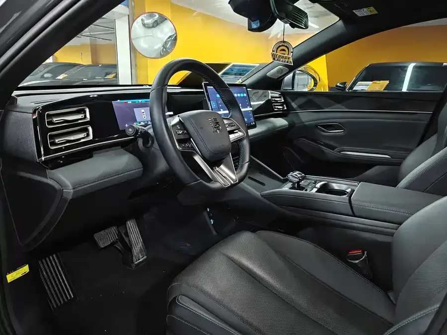 BYD Qin L Qin L 2024 DM-i 120KM Leading Edition 2024 — миниатюра 2
