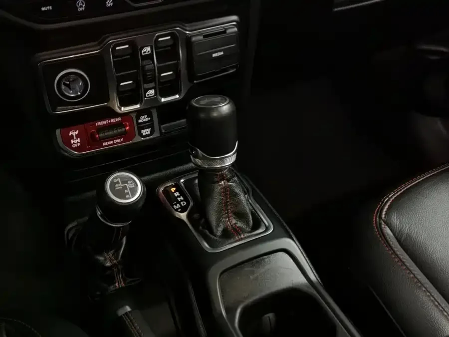 Jeep Wrangler Wrangler 2021 2.0T Robin Hood Four-Door Edition 2024 — миниатюра 4