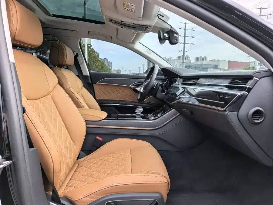 Audi A8 2025 A8L Horch Founder's Edition 55TFSI 2025 — миниатюра 4