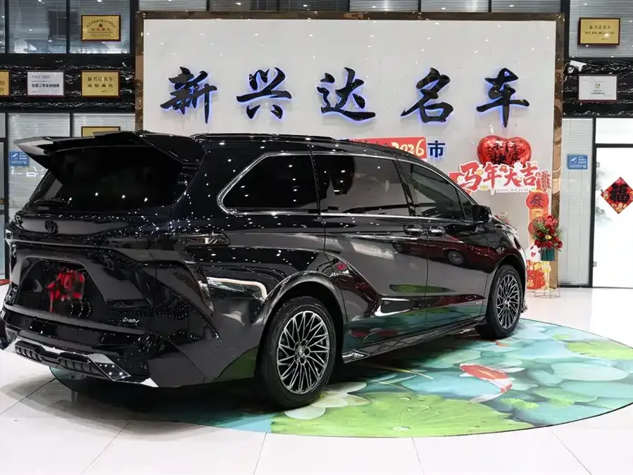 Toyota Granvia Grevia 2024 2.5L Hybrid Comfort Edition 2025 — миниатюра 2