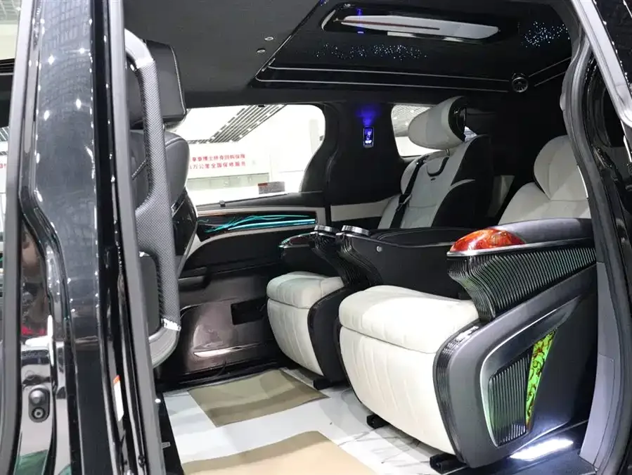 Toyota Granvia Grevia 2024 2.5L Hybrid Comfort Edition 2025 — миниатюра 3
