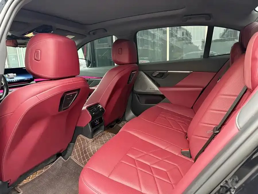 BMW 5 Series BMW 5 Series 2024 530Li Leading M Sports Package 2024 — миниатюра 2