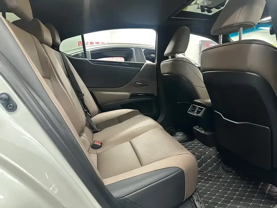 Lexus ES 2023 200 Excellence Edition 2024 — миниатюра 4