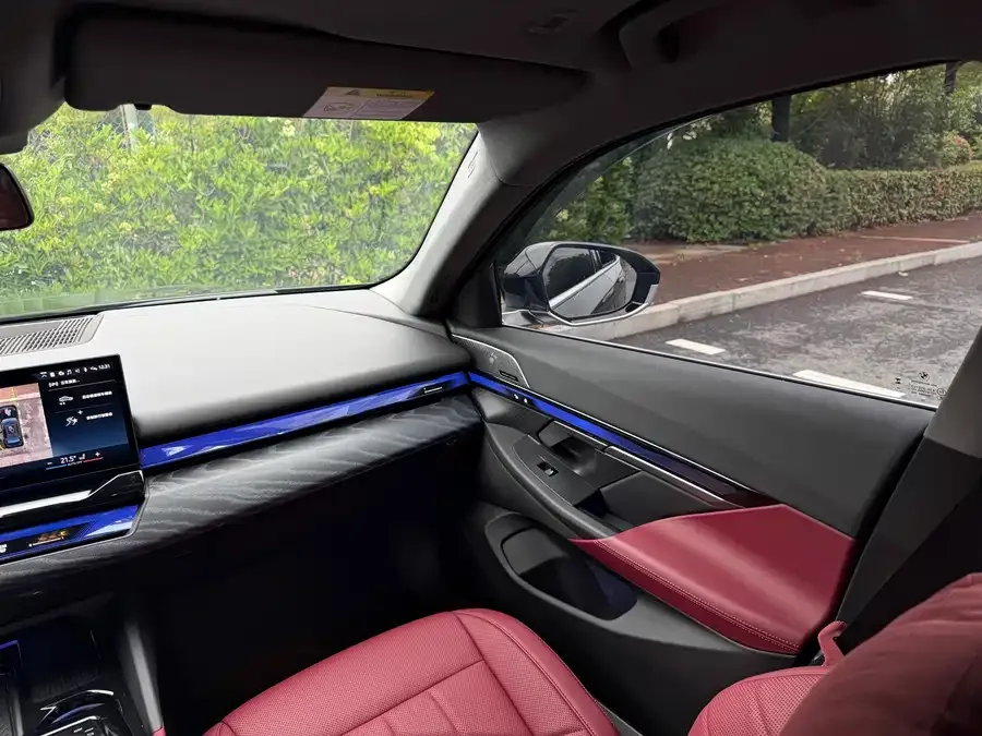 BMW 5 Series BMW 5 Series 2024 530Li Leading M Sports Package 2025 — миниатюра 3