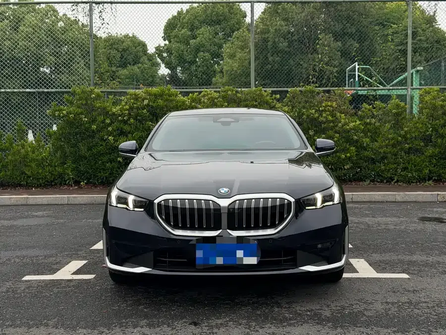 BMW 5 Series BMW 5 Series 2024 530Li Leading M Sports Package 2025 — миниатюра 4