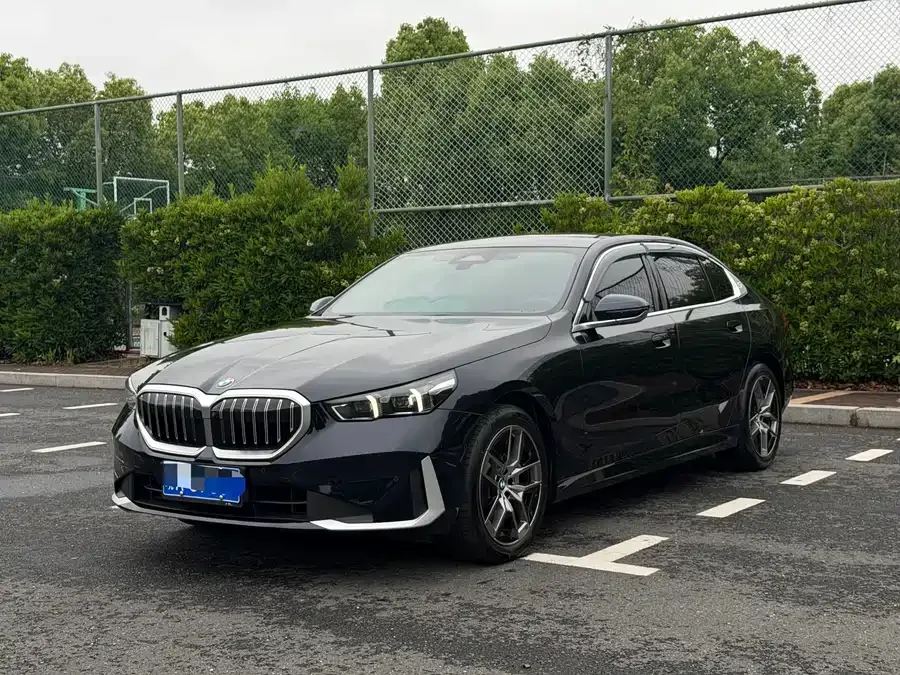 BMW 5 Series 2025