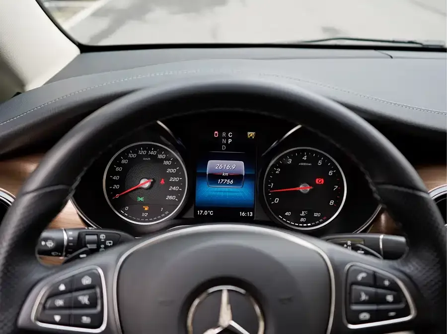 Mercedes-Benz Class V Mercedes-Benz V-Class 2022 V 260 Premium Edition 2023 — миниатюра 3