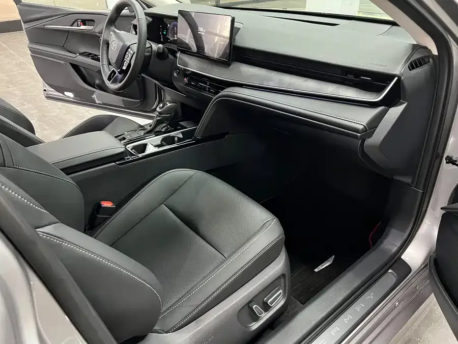 Toyota Camry 2026 Camry 2.0S Sport Edition 2026 — миниатюра 5