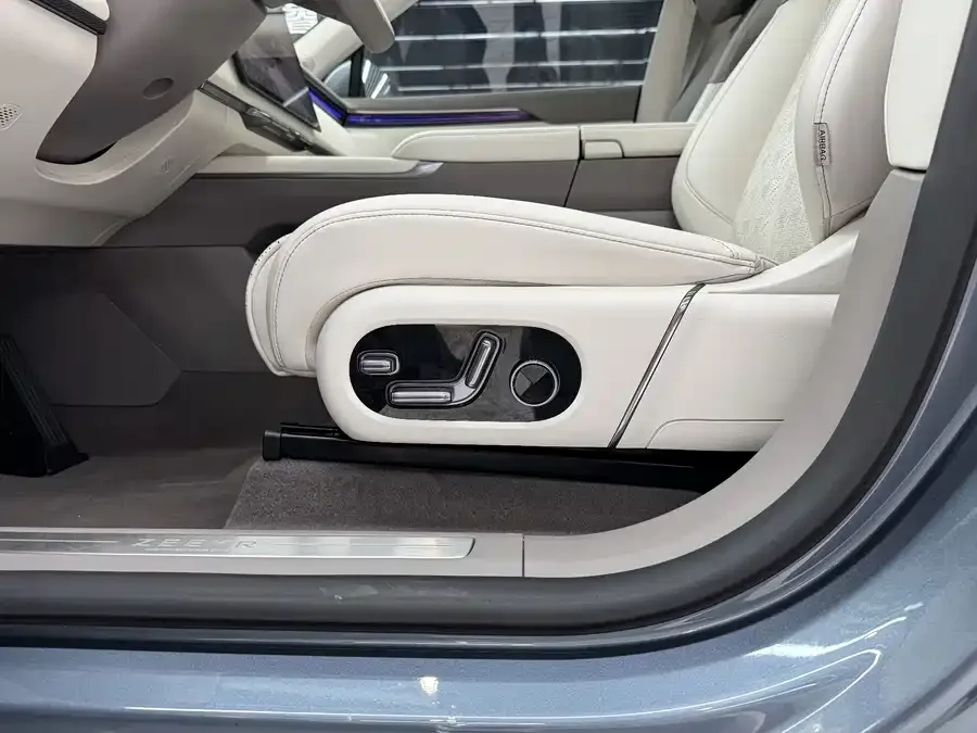 Zeekr 7X Zeekr 7X 2025 100kWh Long-range 4WD Smart Driving Edition 2024 — миниатюра 3