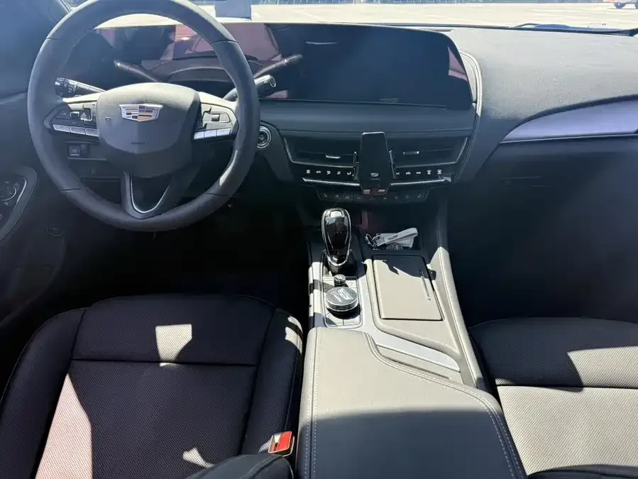 Cadillac CT5 2025 28T Track Performance Edition 2025 — миниатюра 3
