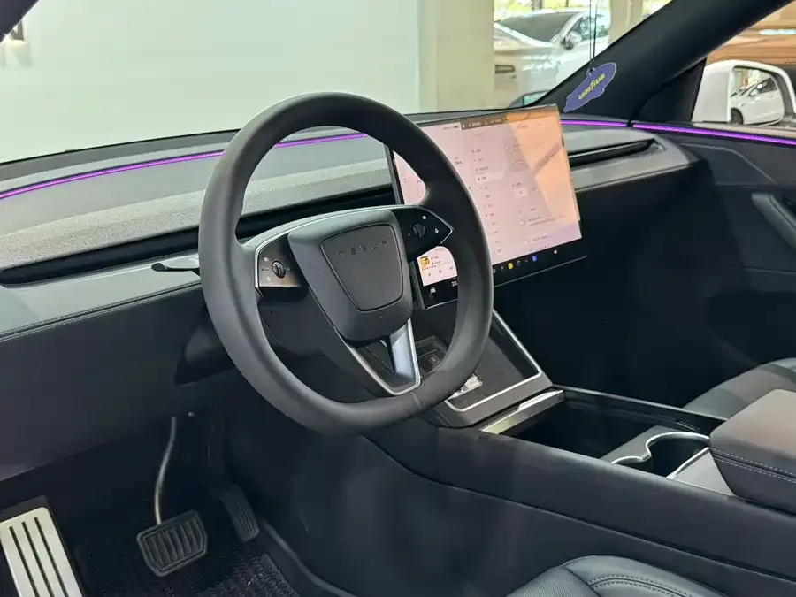 Tesla Model Y Model Y 2026 Long Range All-Wheel Drive 2026 — миниатюра 2