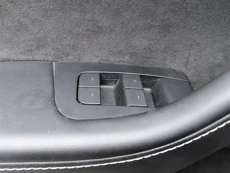 Tesla Model Y Model Y 2024 rear-wheel drive version 2024 — миниатюра 3