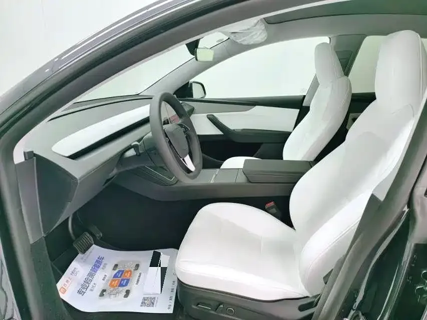 Tesla Model Y Model Y 2025 rear-wheel drive version 2025 — миниатюра 4