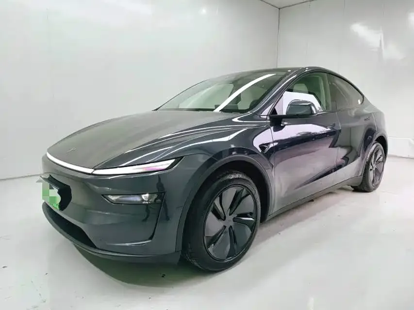 Tesla Model Y 2025