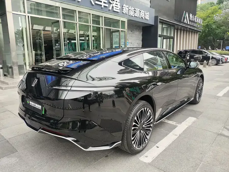 Avatr 12 Avita 12 2026 Ultra All-Electric 4WD 2025 — миниатюра 3