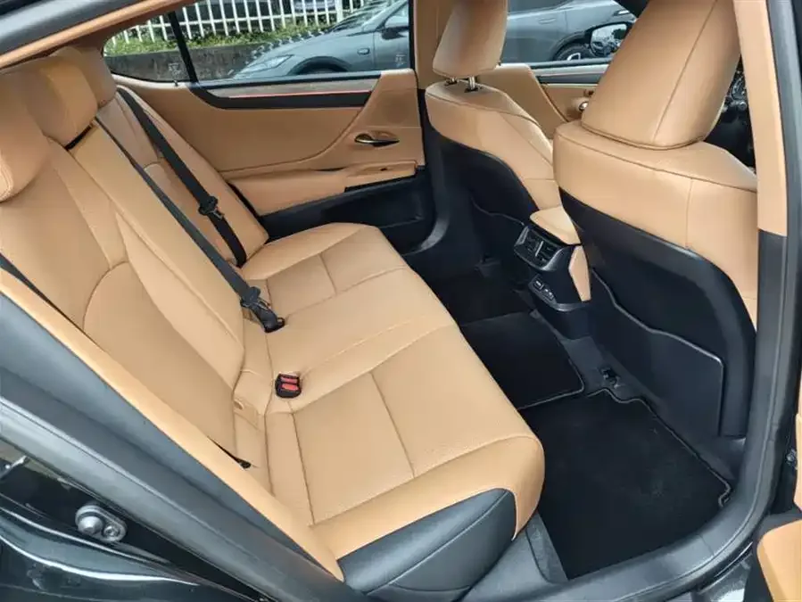 Lexus ES 2025 200 Premium Edition 2026 — миниатюра 3
