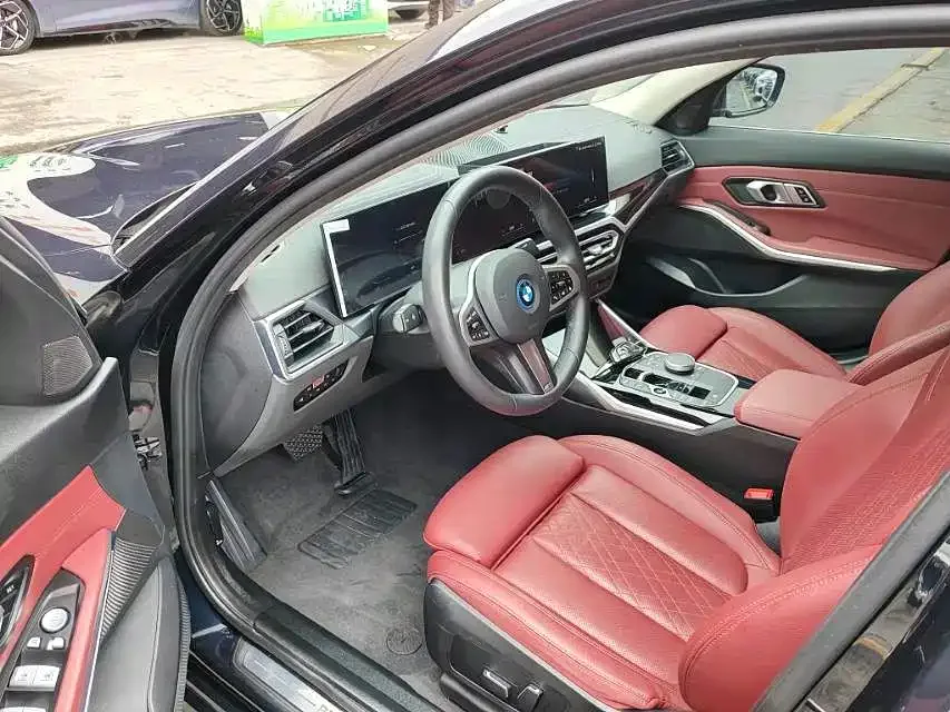 BMW i3 2024 eDrive 40 L Night Edition 2023 — миниатюра 4