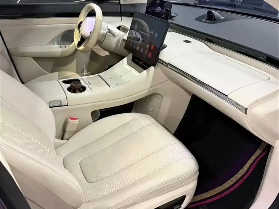 Smart world R7 Zhijie R7 2024 pure electric 667km Pro 2025 — миниатюра 2