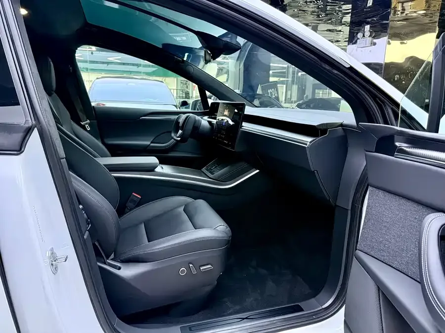 Tesla Model X Model X 2023 Tri-Motor All-Wheel Drive Plaid Edition 2023 — миниатюра 4
