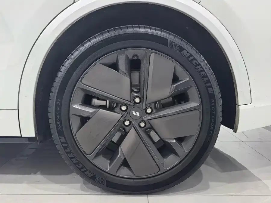 Li Xiang L9 Ideal L9 2025 Ultra Smart New Edition 2025 — миниатюра 5