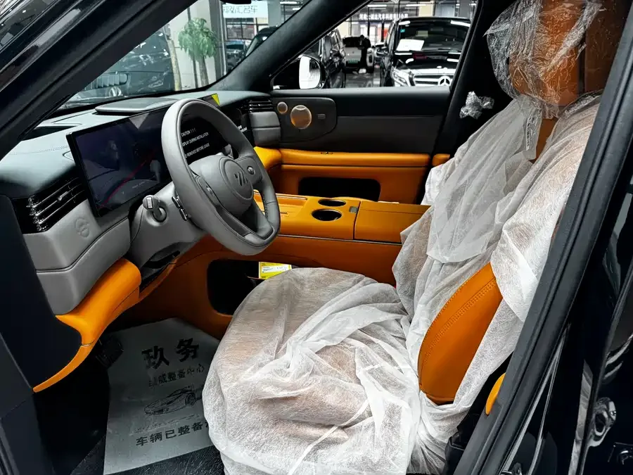 Zhiji Smart LS8 Smart LS8 2026 52 Max+ Luxury Six-Seater 2026 — миниатюра 3