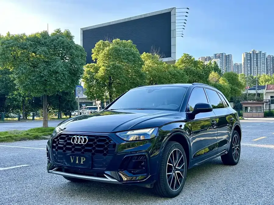 Audi Q5L 2024 45 TFSI Luxury Dynamic Edition 2024 — фото 1, купить с доставкой в Москву