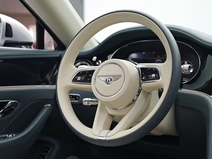 Bentley Flying Spur PHEV Flying Spur Plug-in Hybrid 2025 4.0T V8 Mulliner 2025 — миниатюра 4