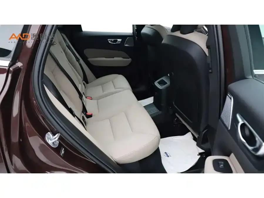 Volvo XC60 Plug-in Hybrid 2026 Long Range AWD Inscription Luxury Edition 2025 — миниатюра 5