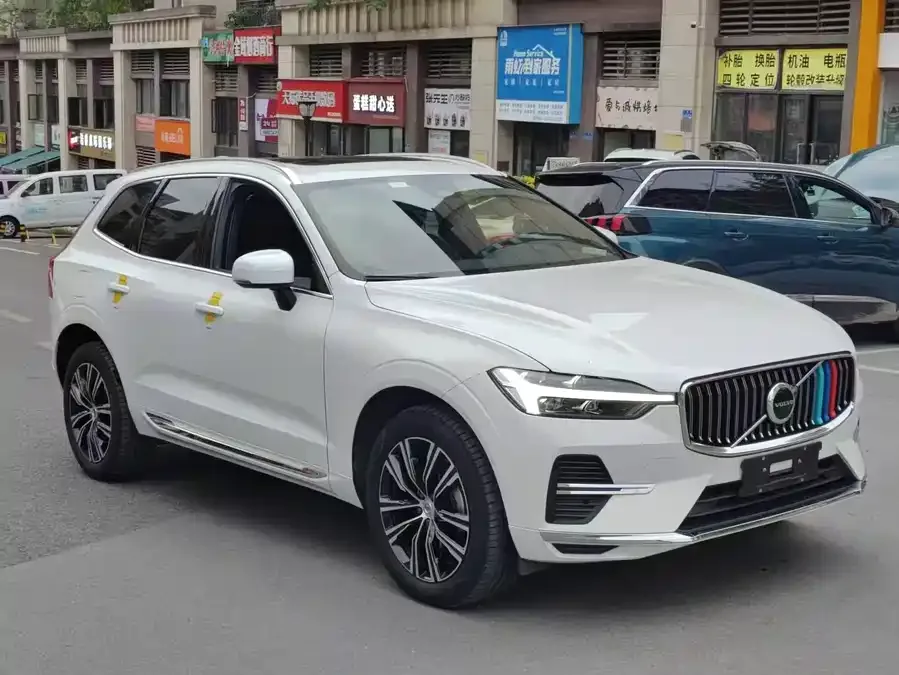Volvo XC60 2022 B5 four-wheel drive Zhiyuan Deluxe Edition 2022 — миниатюра 3