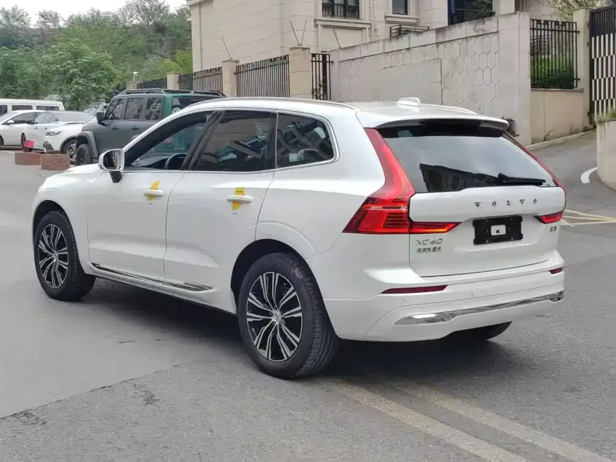 Volvo XC60 2022 B5 four-wheel drive Zhiyuan Deluxe Edition 2022 — миниатюра 4