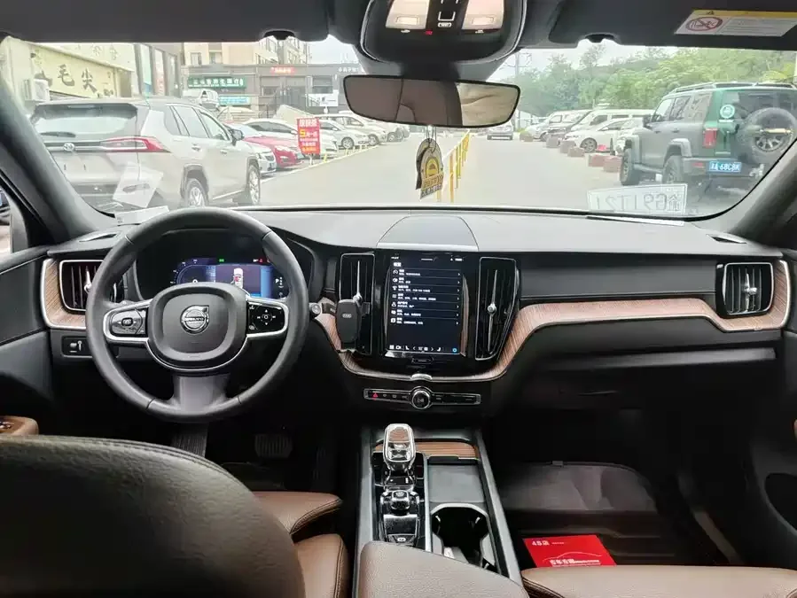 Volvo XC60 2022 B5 four-wheel drive Zhiyuan Deluxe Edition 2022 — миниатюра 5